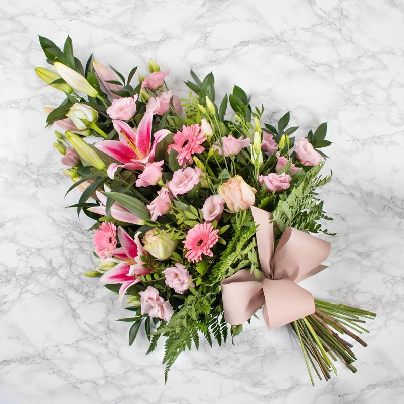 GERBE DE FLEURS POUR OBSÈQUES SAPHIR GERBE DE FLEURS POUR OBSÈQUES SAPHIR